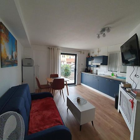 Studio Equipe Et Meuble St Cyprien Saint-Cyprien  Luaran gambar